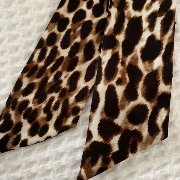 Banana Republic Accessories - Scarf - good for a purse or hair scarf (small)